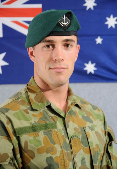 An Australian Army soldier salutes during the welcome home 